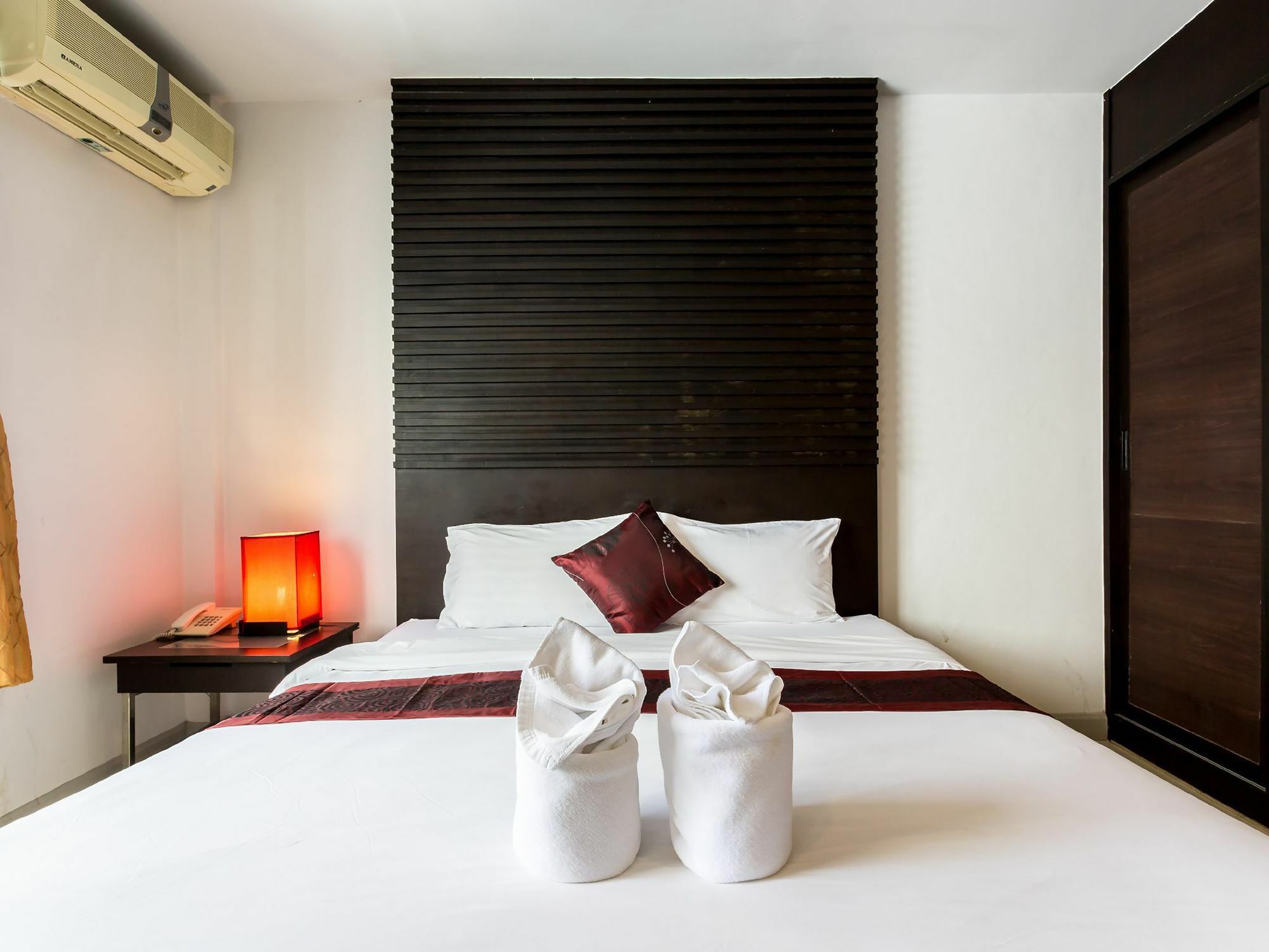 Sino House Patong Hotell Eksteriør bilde